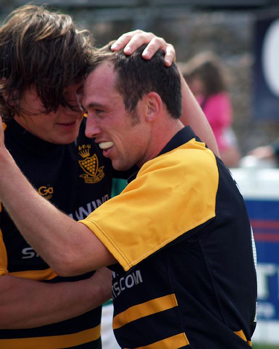 Sam Hocking congratulates Mark Richards on his try.jpg - Sam Hocking congratulates Mark Richards on his try. Photo by John Beach.